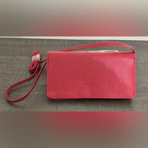 Safe Keeper Brand RFID Red Wallet.  New Without Tags - Picture 1 of 8